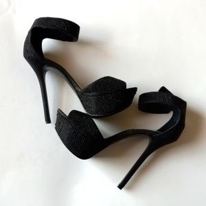 Steve Madden stiletto heels. Black beads. Size 9.
